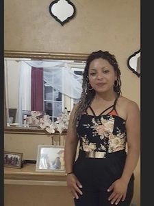 Meet your Posher, Estela